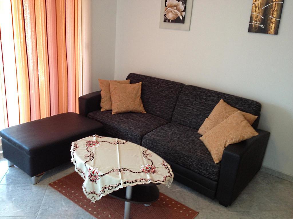 Kristian Apartments Podstrana Luaran gambar