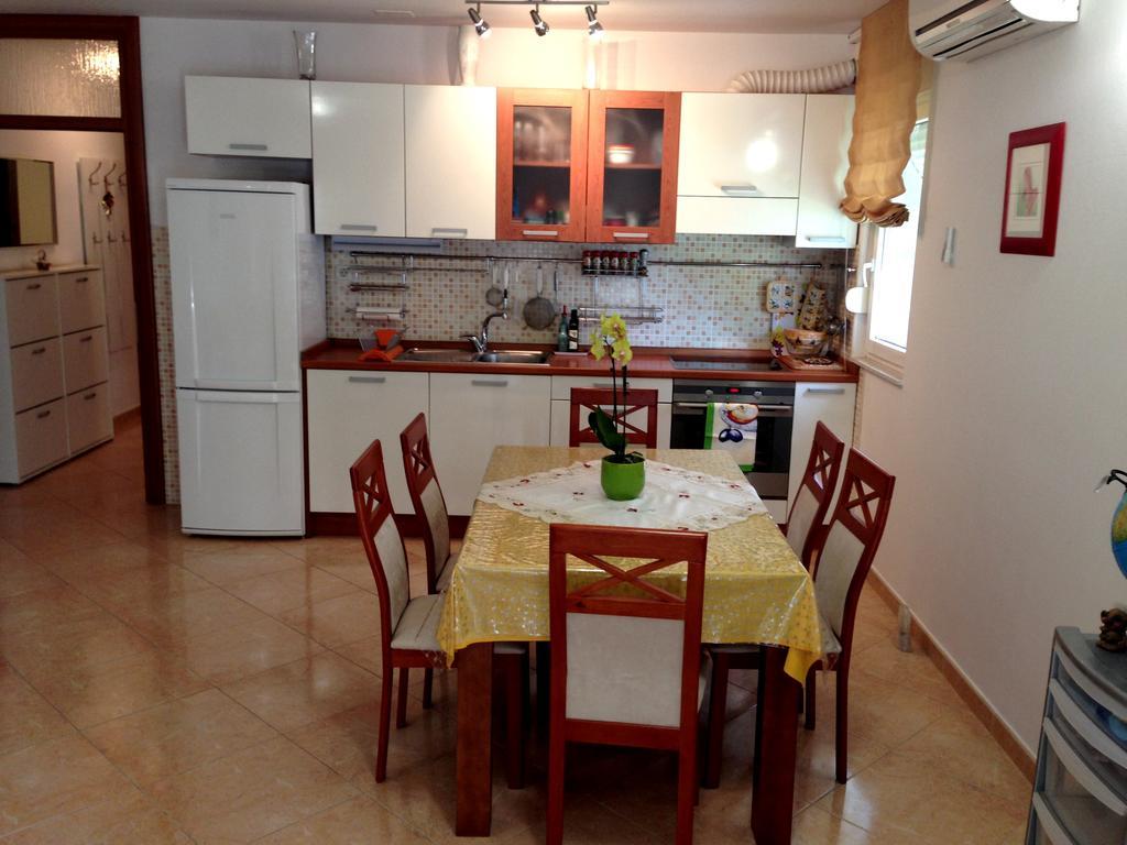 Kristian Apartments Podstrana Luaran gambar